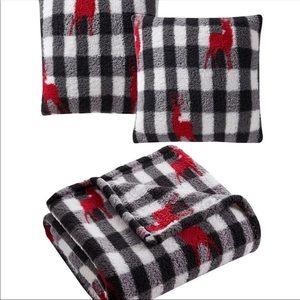 Holiday Prints 3 pack Decorative Pillows & Throw Sherpa Set